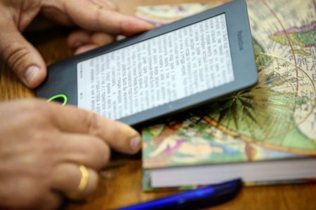 Электронные книги почти сравнялись с соцсетями