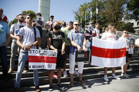 Организатор пикета против Лукашенко: Моя зарплата в Эстонии увеличилась в пять раз