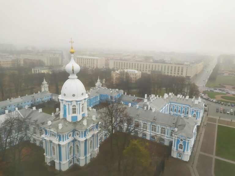 Новогодние открытки с видами Смольного собора