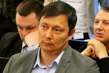 Кылварт просит канцлера права обжаловать в Госсуде закон об автоналоге