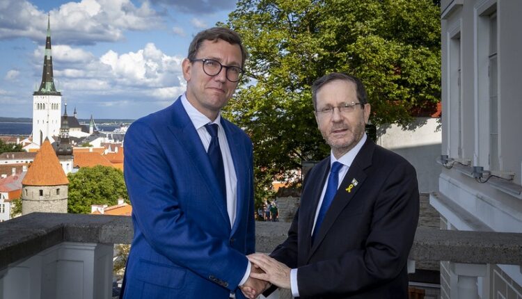 54705429484_2337aa4da8_c