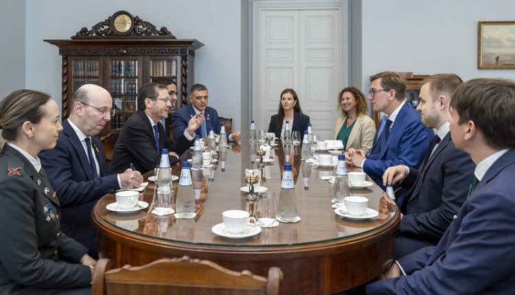 54705532135_e5b302e588_c